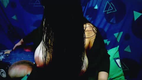 Lesly moon online show from 12/19/24, 12:56