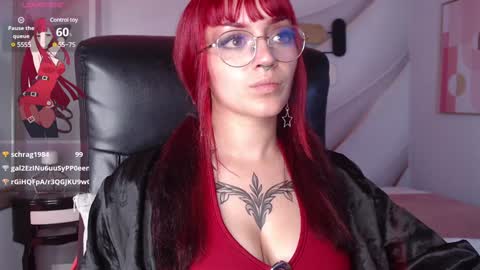 Snapshot of lessboobs_gh chatting on 01/04/25, 05:58 Less  online show from 01/04/25, 05:58