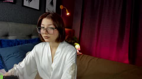 Snapshot of lessi_grace chatting on 04/05/26, 01:03 Lessi online show from 04/05/26, 01:03