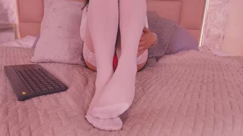 Snapshot of leti_white chatting on 12/16/25, 10:15 Leti White online show from 12/16/25, 10:15