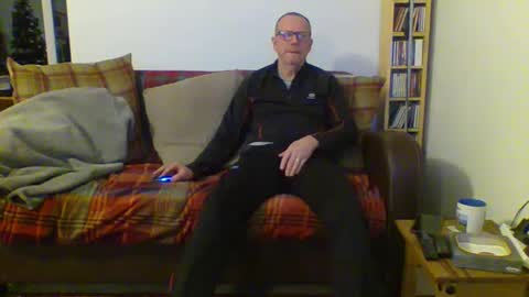 Snapshot of letmestrip chatting on 12/19/24, 12:13 paul online show from 12/19/24, 12:13