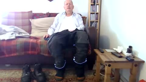 Snapshot of letmestrip chatting on 09/13/25, 09:09 paul online show from 09/13/25, 09:09