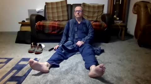 Snapshot of letmestrip chatting on 12/01/25, 11:43 paul online show from 12/01/25, 11:43