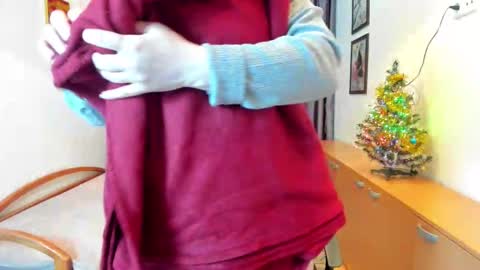 Naomi online show from 12/19/25, 08:10