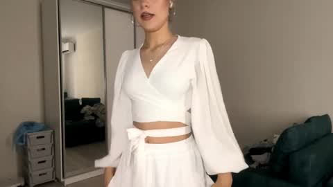 Kate online show from 04/22/26, 02:18