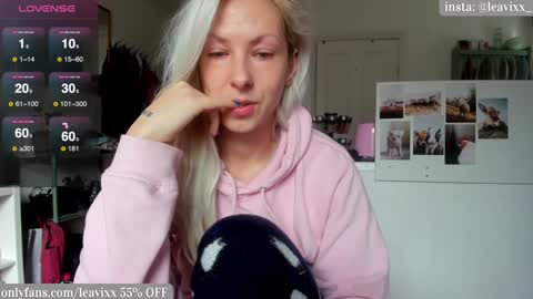 LeaVixx online show from 12/23/24, 11:36