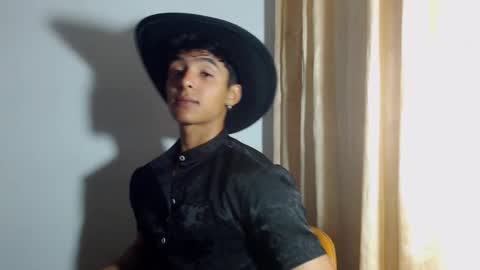 i  am lewis ly EDUARDO MEMDOZA15 online show from 12/17/25, 05:30