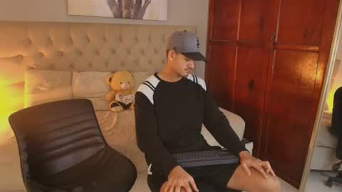 Snapshot of lewishamiltom chatting on 02/28/26, 07:15 lewis online show from 02/28/26, 07:15