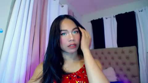 lexi_foru online show from 11/28/25, 11:13