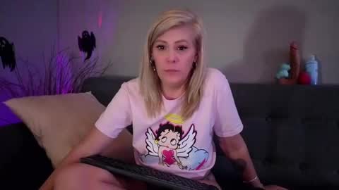 Lexi online show from 10/05/25, 08:01