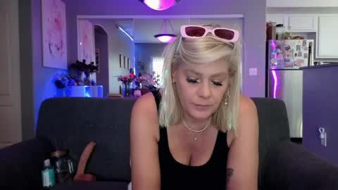 Snapshot of lexi_shocker chatting on 05/19/26, 11:33 Lexi online show from 05/19/26, 11:33