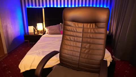 lexi_si online show from 02/16/25, 05:15