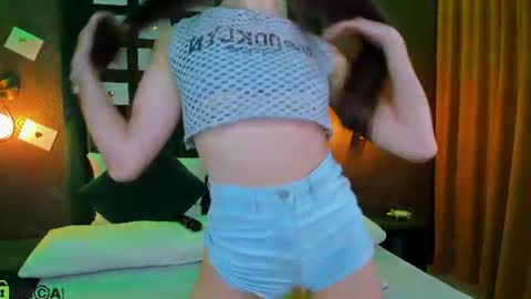 Snapshot of lexi_split chatting on 07/22/26, 02:03 Lexi GTM2 MonWedThurSatSun 1000am-400pm online show from 07/22/26, 02:03