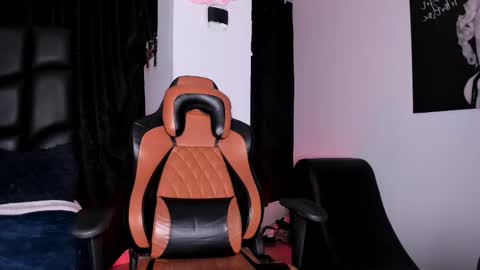 Snapshot of lexie_n_nate chatting on 03/01/25, 05:42 Lixie And Nte online show from 03/01/25, 05:42