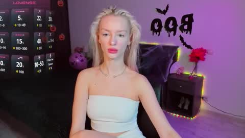 Snapshot of lexieblonde chatting on 10/20/25, 05:41 lexieblonde online show from 10/20/25, 05:41