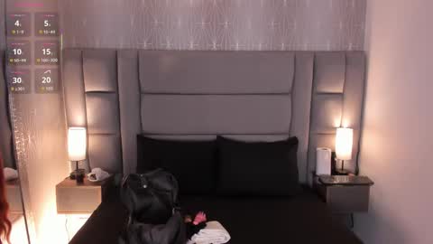 lexiee__ online show from 11/20/25, 11:43