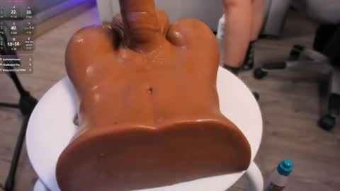 lexiee__ online show from 04/23/26, 12:29