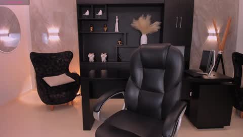 Lexie  online show from 12/30/24, 10:55