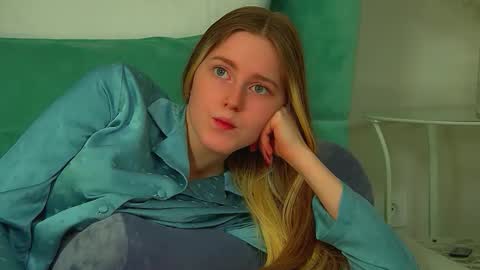 Lexi online show from 11/26/25, 06:47