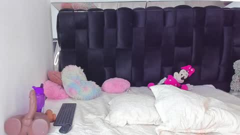 lexiross1 online show from 02/06/25, 06:56