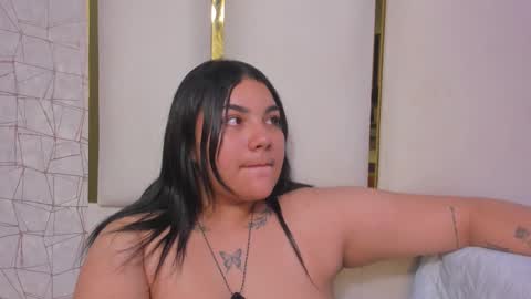 lexy and mia online show from 12/16/25, 03:06