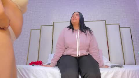 lexy and mia online show from 12/17/25, 03:12