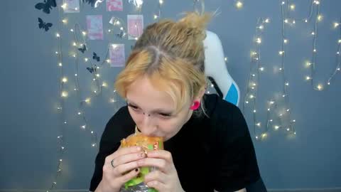 Lexy online show from 01/25/25, 10:19