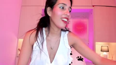 Snapshot of lexyquinn_ chatting on 09/13/25, 04:12 L I A online show from 09/13/25, 04:12