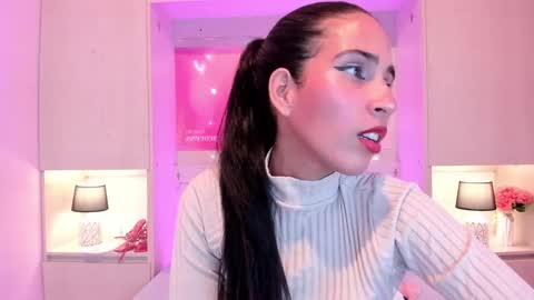 Snapshot of lexyquinn_ chatting on 09/24/25, 04:05 L I A online show from 09/24/25, 04:05