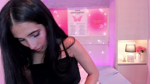 Snapshot of lexyquinn_ chatting on 09/28/25, 04:18 L I A online show from 09/28/25, 04:18