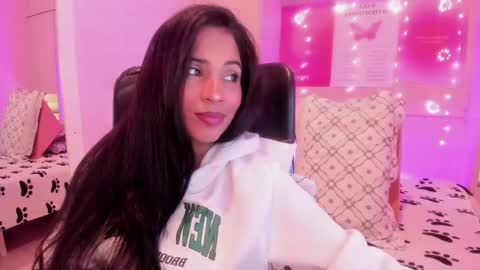 Snapshot of lexyquinn_ chatting on 10/11/25, 04:01 L I A online show from 10/11/25, 04:01