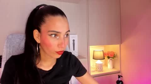 Snapshot of lexyquinn_ chatting on 12/02/25, 04:07 L I A online show from 12/02/25, 04:07