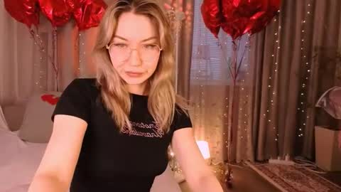 Snapshot of leyalayla chatting on 02/27/26, 01:49 Lily online show from 02/27/26, 01:49