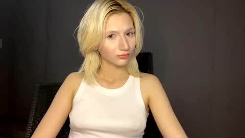 Leya online show from 11/30/25, 06:01