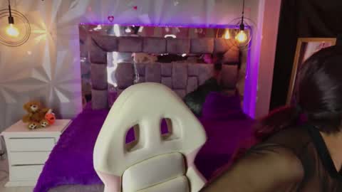 Snapshot of leyla_collinss chatting on 02/18/26, 01:34 Leyla online show from 02/18/26, 01:34