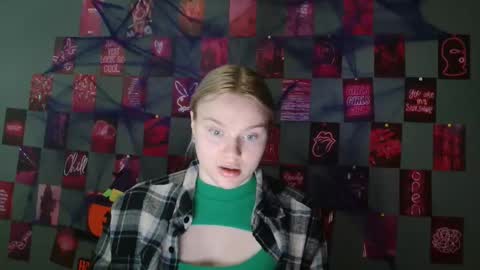 Leyla online show from 10/21/25, 06:03