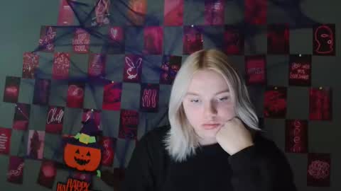 Leyla online show from 10/23/25, 06:13