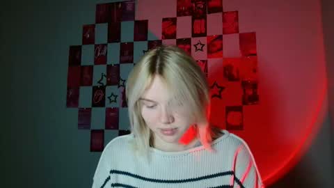 Leyla online show from 11/17/25, 07:03