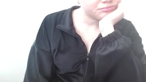 Snapshot of leyla_le chatting on 05/14/26, 06:53 Leyla online show from 05/14/26, 06:53