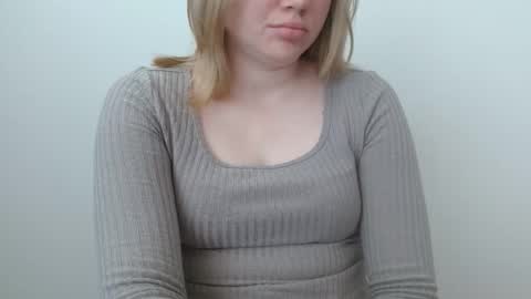 Snapshot of leyla_le chatting on 05/15/26, 06:31 Leyla online show from 05/15/26, 06:31