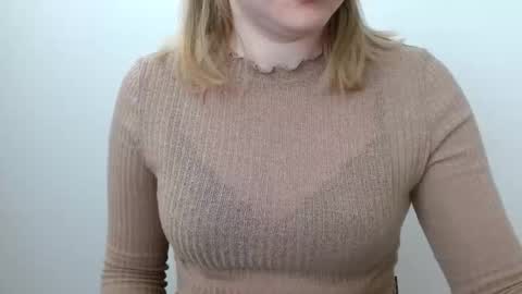 Snapshot of leyla_le chatting on 05/16/26, 06:10 Leyla online show from 05/16/26, 06:10