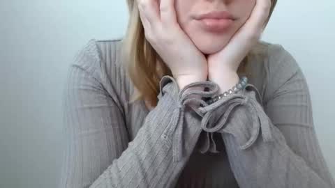 Snapshot of leyla_le chatting on 05/22/26, 06:20 Leyla online show from 05/22/26, 06:20