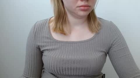Snapshot of leyla_le chatting on 05/26/26, 05:47 Leyla online show from 05/26/26, 05:47