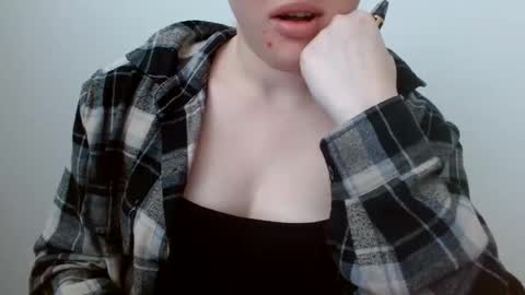 Snapshot of leyla_le chatting on 05/27/26, 06:43 Leyla online show from 05/27/26, 06:43
