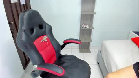 Snapshot of leynabraun chatting on 12/19/24, 05:40 online show from 12/19/24, 05:40