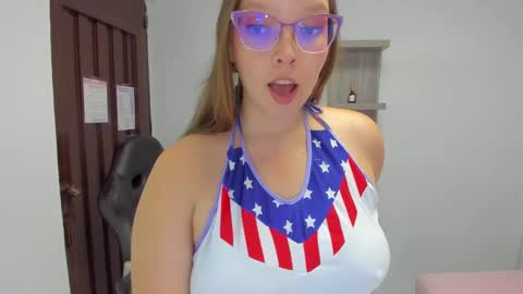 Snapshot of leynabraun chatting on 01/11/25, 03:52 online show from 01/11/25, 03:52