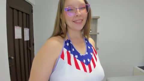 Snapshot of leynabraun chatting on 03/07/25, 03:49 online show from 03/07/25, 03:49