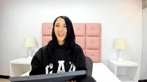 lhiamfitt online show from 12/31/24, 11:42