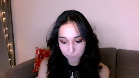 Snapshot of li_noen chatting on 01/11/25, 01:37 Li online show from 01/11/25, 01:37