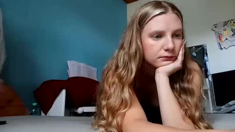 lia06_ online show from 09/15/25, 01:55